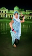 Video: राम की पैड़ी में फिल्मी धुन पर ठुमके लगाती युवती का वी‌डियो आया सामने