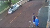 Câmera registra furto de Honda Biz no São Cristóvão