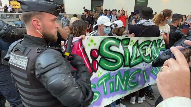 TORRE EIFFEL é iluminada com cores de ISRAEL; pelo mundo, diversas manifestações pró-Israel e pró-palestina