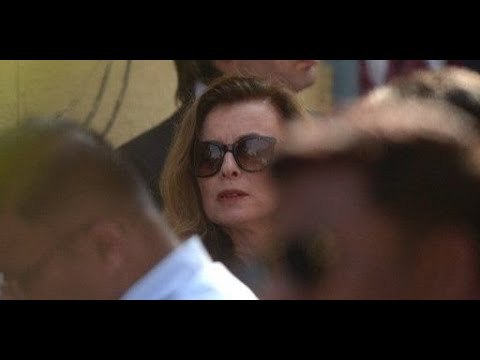 Valérie Trierweiler va attaquer Closer pour atteinte à la vie privée