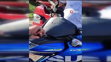 Yarış motoru sürerken direksiyondan yılan çıktı