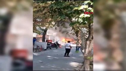 Kadıköy'de park halindeki cip alev alev yandı