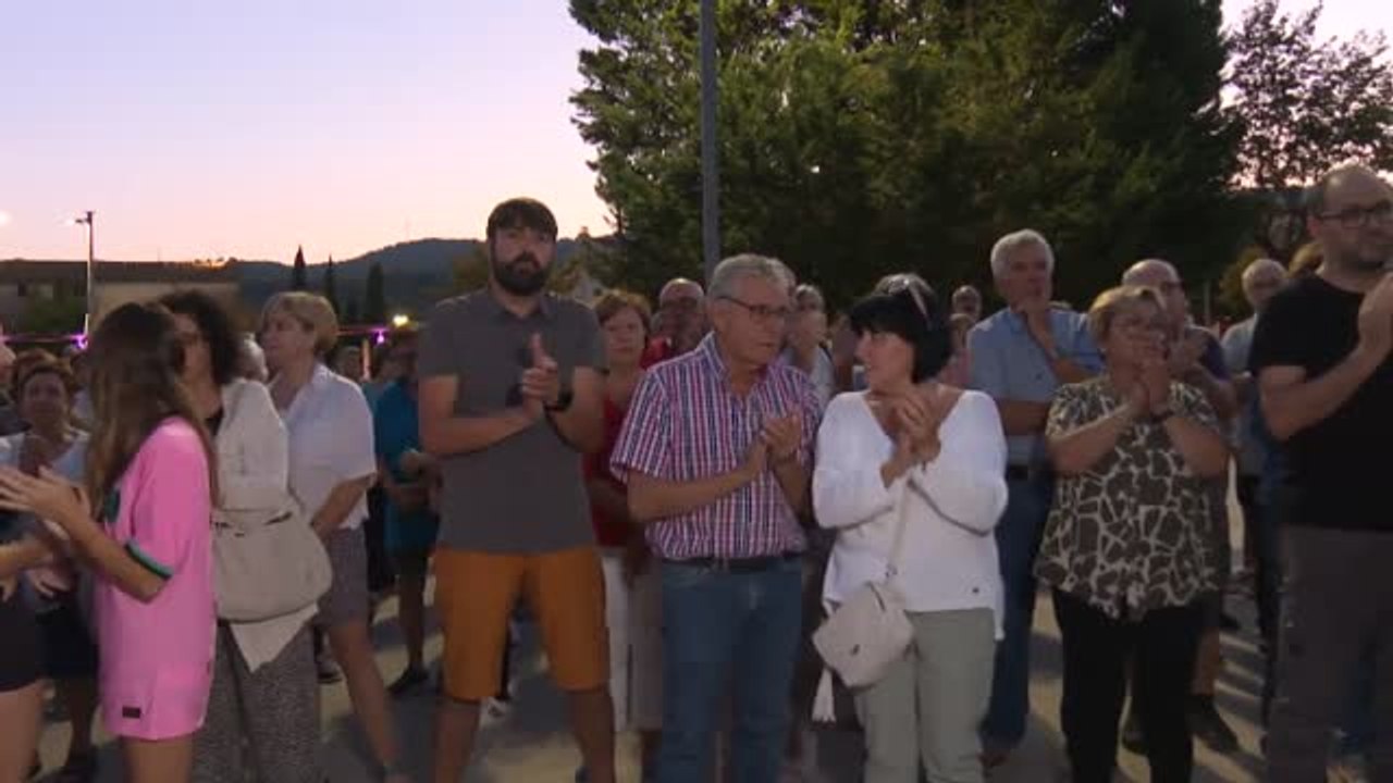 Concentración por la mujer asesinada por su pareja en Torrelles de Foix