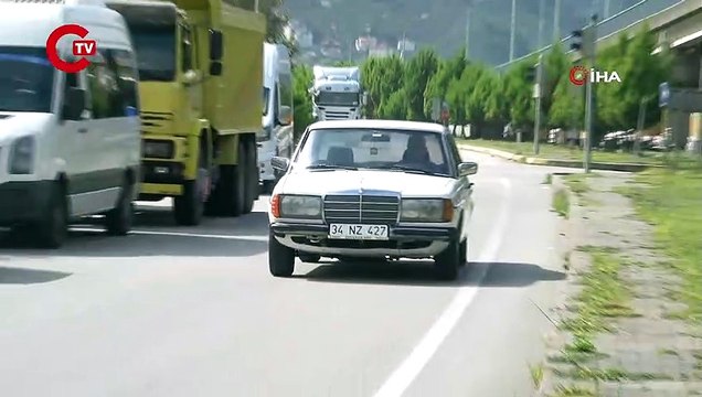 Kemal Sunal'ın filmlerinde kullandığı Mercedes arabayı satışa çıkardı: 'Değerini bilecek birilerinin almasını isterim'