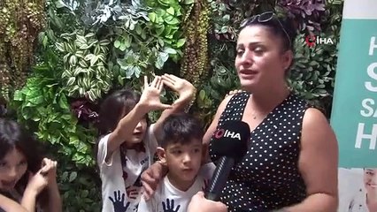 Les frères et sœurs triplés ont visité l'hôpital Tekden, où ils sont nés, après 8 ans