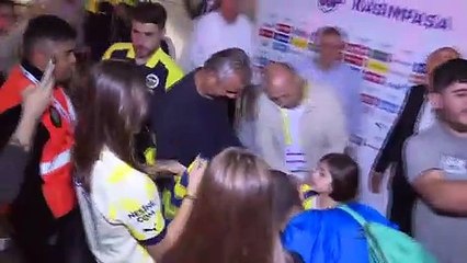 Que peut faire la communauté si elle ne lui fait pas confiance ? La réponse d'Ismail Kartal au journaliste a enchanté les fans