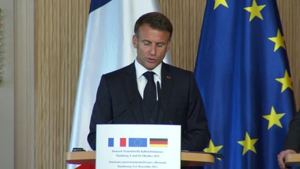 Israël: Emmanuel Macron réitère sa "condamnation sans équivoque des effroyables actes terroristes qui touchent le pays"