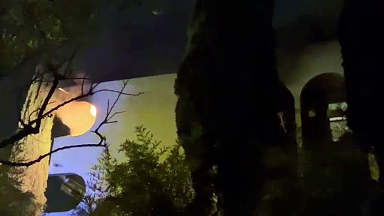 Trois blessés et une vingtaine de personnes évacuées après un violent feu d'appartement à Nice