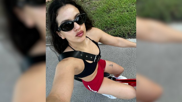 Álex González desata una ola de rumores en redes por un comentario en unas fotos de Rosalía