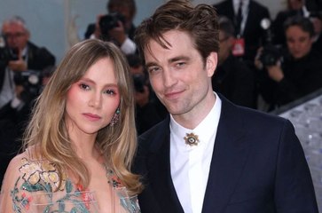« J'ai ressenti une grande anxiété » : Suki Waterhouse raconte son emménagement avec Robert Pattinson