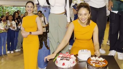 Students & Fans के साथ Rakul Preet Singh ने मनाया अपना जन्मदिन