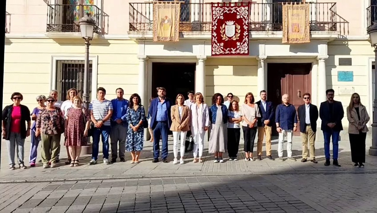 El Ayuntamiento de Alcalá de Henares guarda un minuto de silencio por Israel con la ausencia de Más Madrid