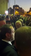 Télécharger la video: Attaque du Hamas: Les images de Jean Messiha à qui le Crif a refusé hier soir l'accès au parvis du Trocadéro pour rendre hommage aux victimes de l'attaque terroriste en Israël - VIDEO