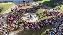 San Giuliano, 750 bambini in girotondo per chiedere la pace nel mondo
