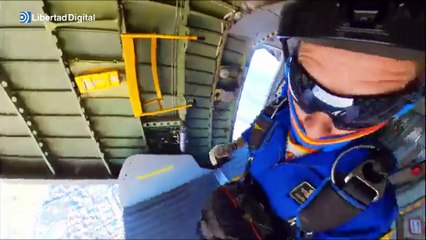 Así será el salto de la paracaidista en el desfile de las Fuerzas Armadas el 12 de Octubre