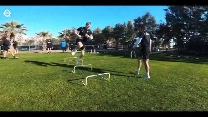 Il est défoncé en Turquie ! Joueur de football vedette, quadruple meilleur buteur, à la recherche d'un travail supplémentaire