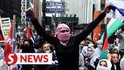 Pro-Palestinian, pro-Israeli protesters face off in New York