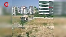 Beton mikserinin çarptığı anne ile kızı yaralandı; kaza anı kamerada