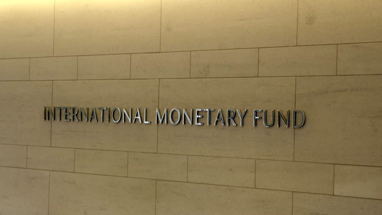 IMF, 내년 한국성장률 2.2% 전망 ...0.2% 포인트 낮춰 / YTN