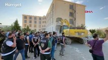 Şanlıurfa'da otel yıkımında gerginlik! Kendilerini odalara kilitlediler, yıkıma ara verildi