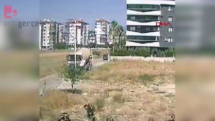 Beton mikserinin çarptığı anne ile kızı yaralandı; kaza anı kamerada