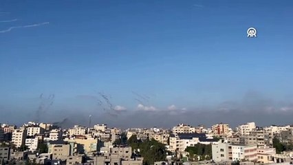 İsrail ordusunun Gazze'ye yönelik hava saldırılarını sürdürmesi üzerine Gazze'den roketli karşılık