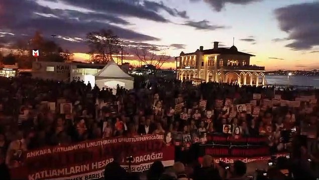 Kadıköy İskele Meydanı'nda 10 Ekim Ankara Gar Katliamı anması