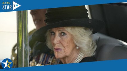 "Oisive, et n'ayant jamais vraiment travaillé" : Comment Camilla Parker Bowles était vue par la fami