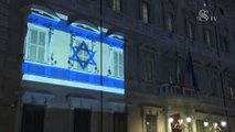 La bandiera di Israele proiettata sulla facciata del Senato