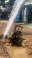 जयपुर शहर में खोह नागोरियान में  पानी की पाइप लाइन फटी,तीन मंजिल से उपर पहुंचा पानी का फव्वारा,देखें ये विडियो