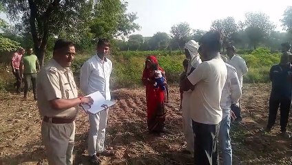 खेत में मिला शव, पत्नी ने परिजनों पर मारपीट कर हत्या का लगाया आरोप, देखे वीडियो