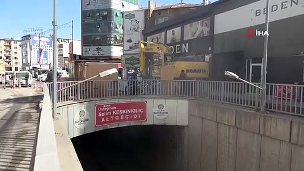 La démolition de bâtiments fortement endommagés...