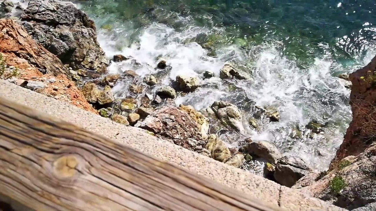 Silver Messenger of Glory - Mood Ring - AAA Crystal Quartz - Color Changes - Video 2