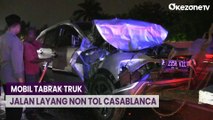 Ringsek Parah! Mobil Tabrak Truk di Jalan Layang Non Tol Casablanca