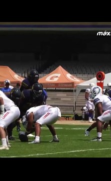 Mal, mal, muy mal, despejan y quedan en la 26 de su propio campo, onefa #onefa #touchdown #collegefootball #highlights