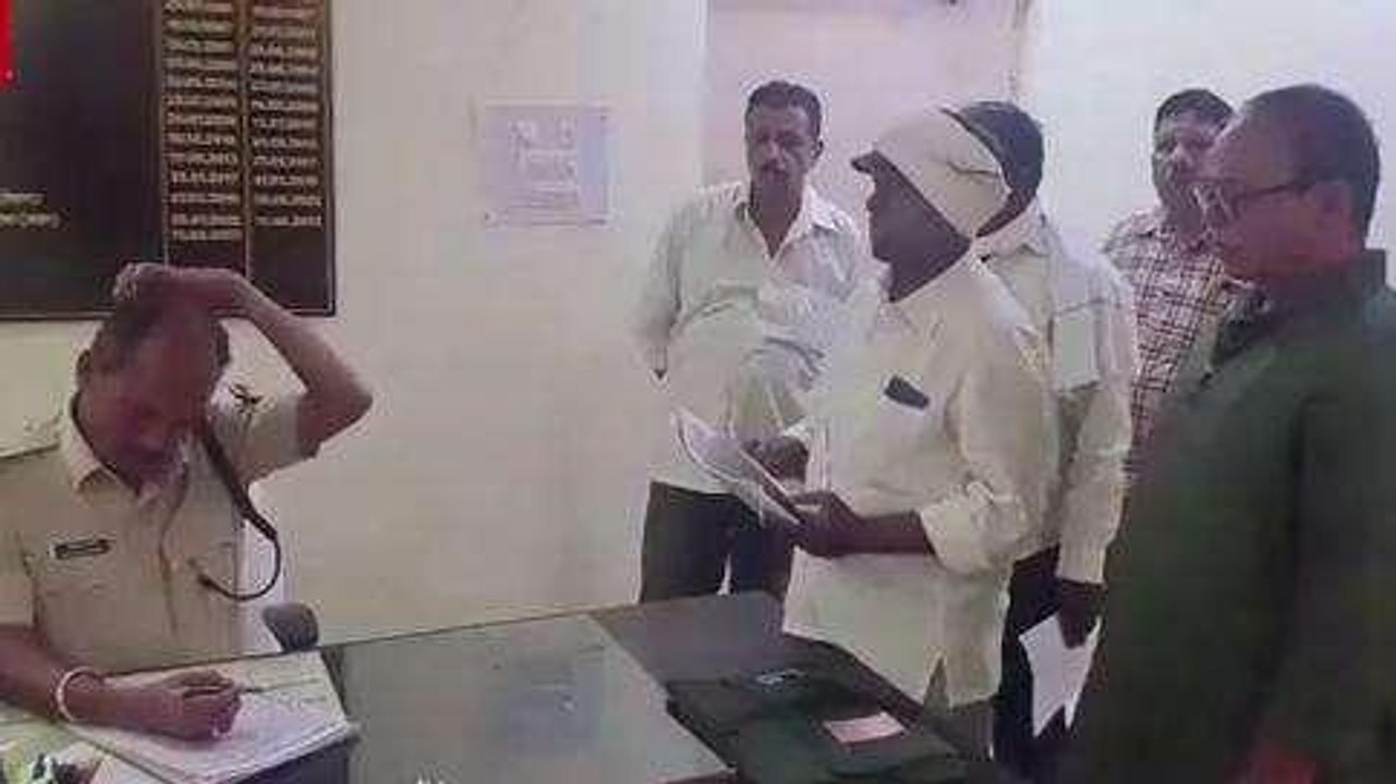 खंडवा विधायक की जाति को लेकर उठाए सवाल, ASP को सौंपा ज्ञापन