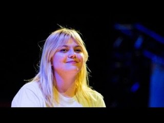 « La pire télé de ma vie! » : Louane revient sur une performance dont elle a...