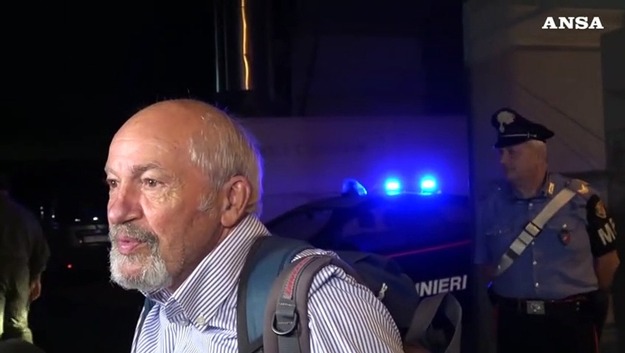 Israele, le lacrime di una mamma al rientro in Italia: "Grazie, avete salvato i bambini"