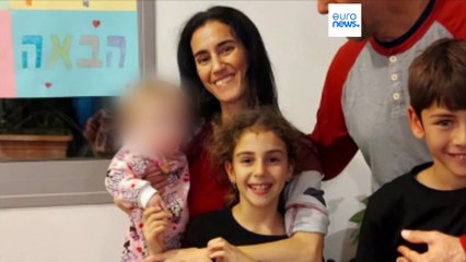 Скачать видео: Gli ostaggi di Hamas: l'angoscia delle famiglie