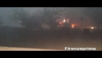 Firenze  sotto un nubifragio, bomba d'acqua, tempesta, raffiche di vento. 01 08 2015