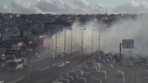 Metruk binada çıkan yangın İstanbul’da trafiği kilitledi