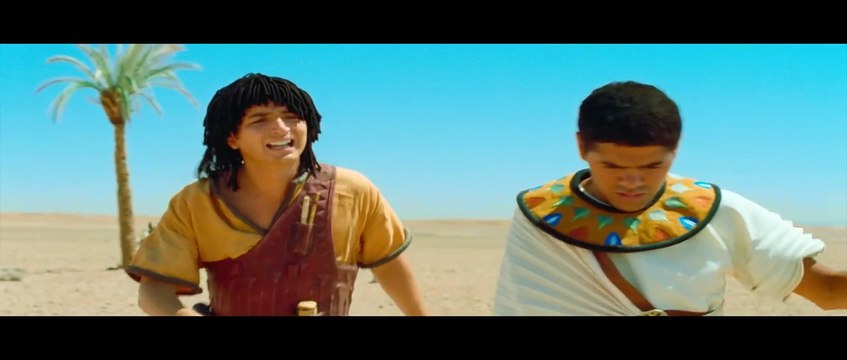 Astérix et Obélix : Mission Cléopâtre EXTRAIT VF Une grande allée avec plein de statues