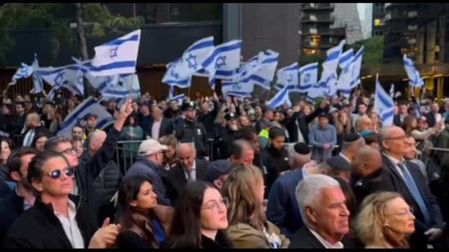 New York sta con Israele , migliaia alla manifestazione vicino all'Onu