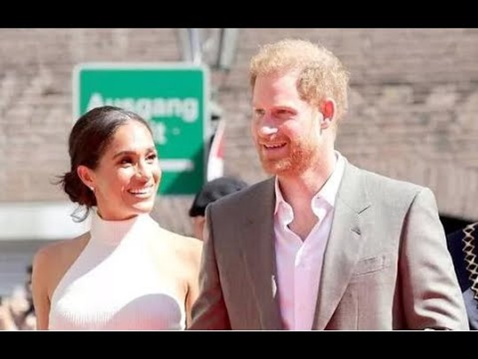 Meghan "ha detto alla tata solo che sarebbero andati in Canada una volta che l'aereo fosse decollato