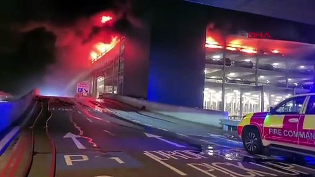 Londra Luton Havaalanı'nda Yangın: 1200 Araç Hasar Gördü