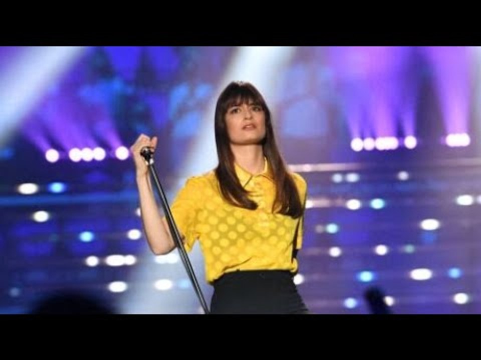 « À l’école, j’étais le vilain petit canard » : Clara Luciani revient sur...