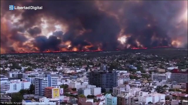 Un incendio forestal en la provincia argentina de Córdoba provoca cientos de desalojados
