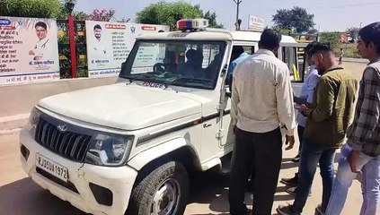 मिनी ट्रक ने बाइक को लिया चपेट में, एक विद्यार्थी की मौत, दो अन्य घायल