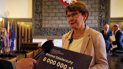 Samorządowcy z powiatu szczycieńskiego odebrali promesy z programu Polski Ład