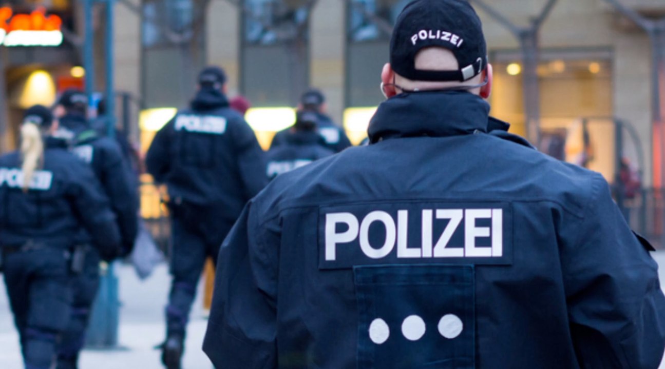 22-Jähriger bedroht Polizei mit Waffen und Sprengstoff